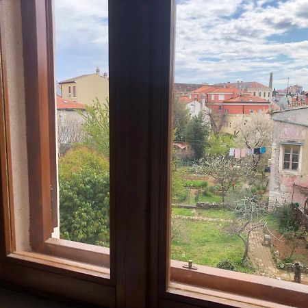 De Luxe Room In The Heart Of The City Ровинь Экстерьер фото