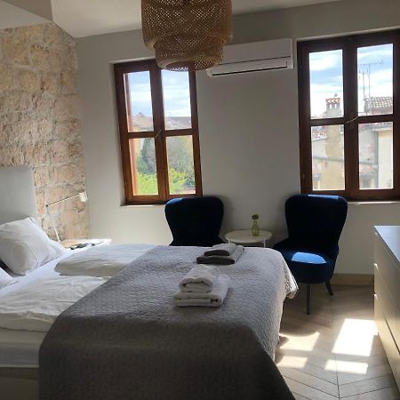De Luxe Room In The Heart Of The City Ровинь Экстерьер фото