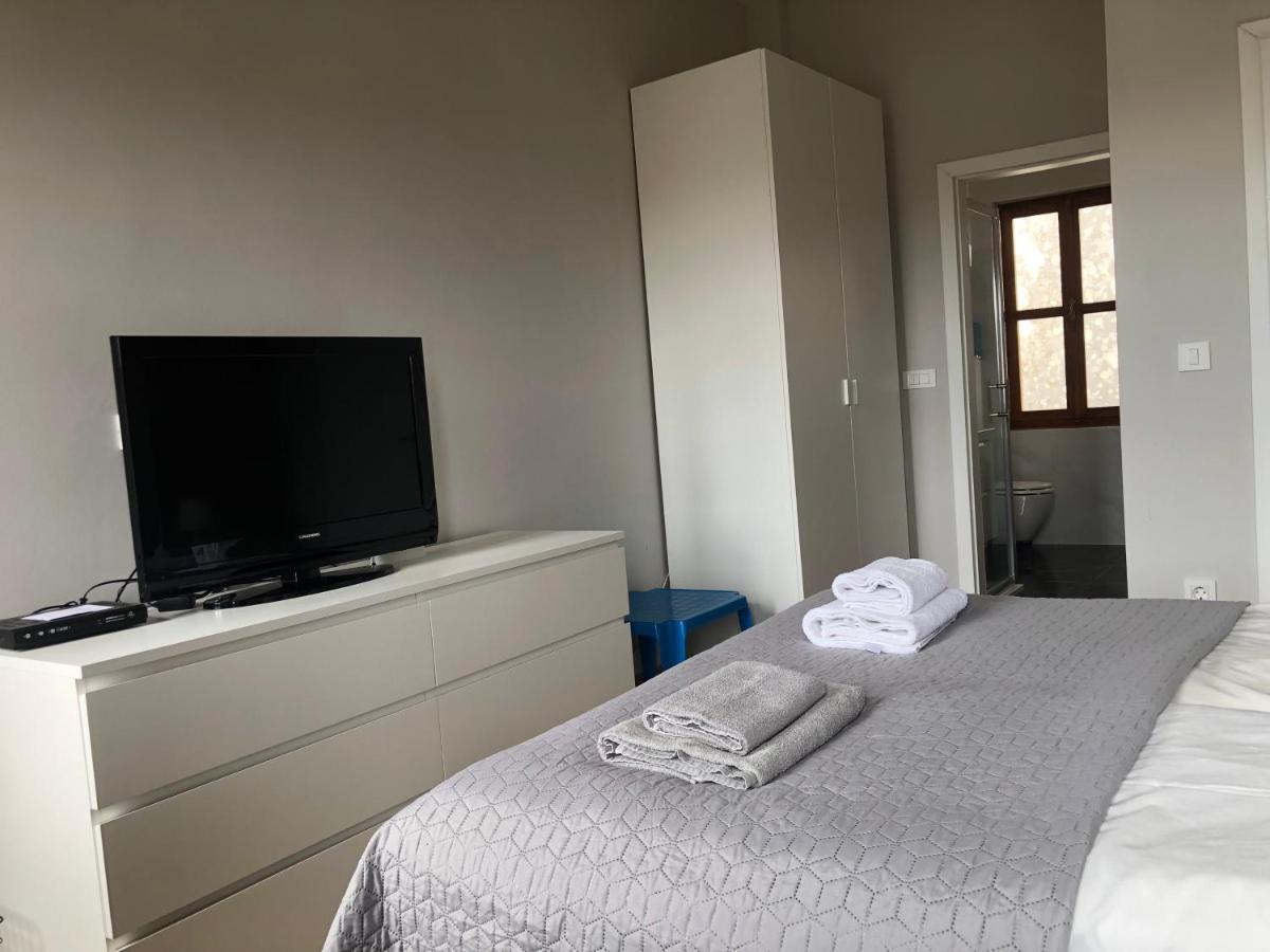 De Luxe Room In The Heart Of The City Ровинь Экстерьер фото